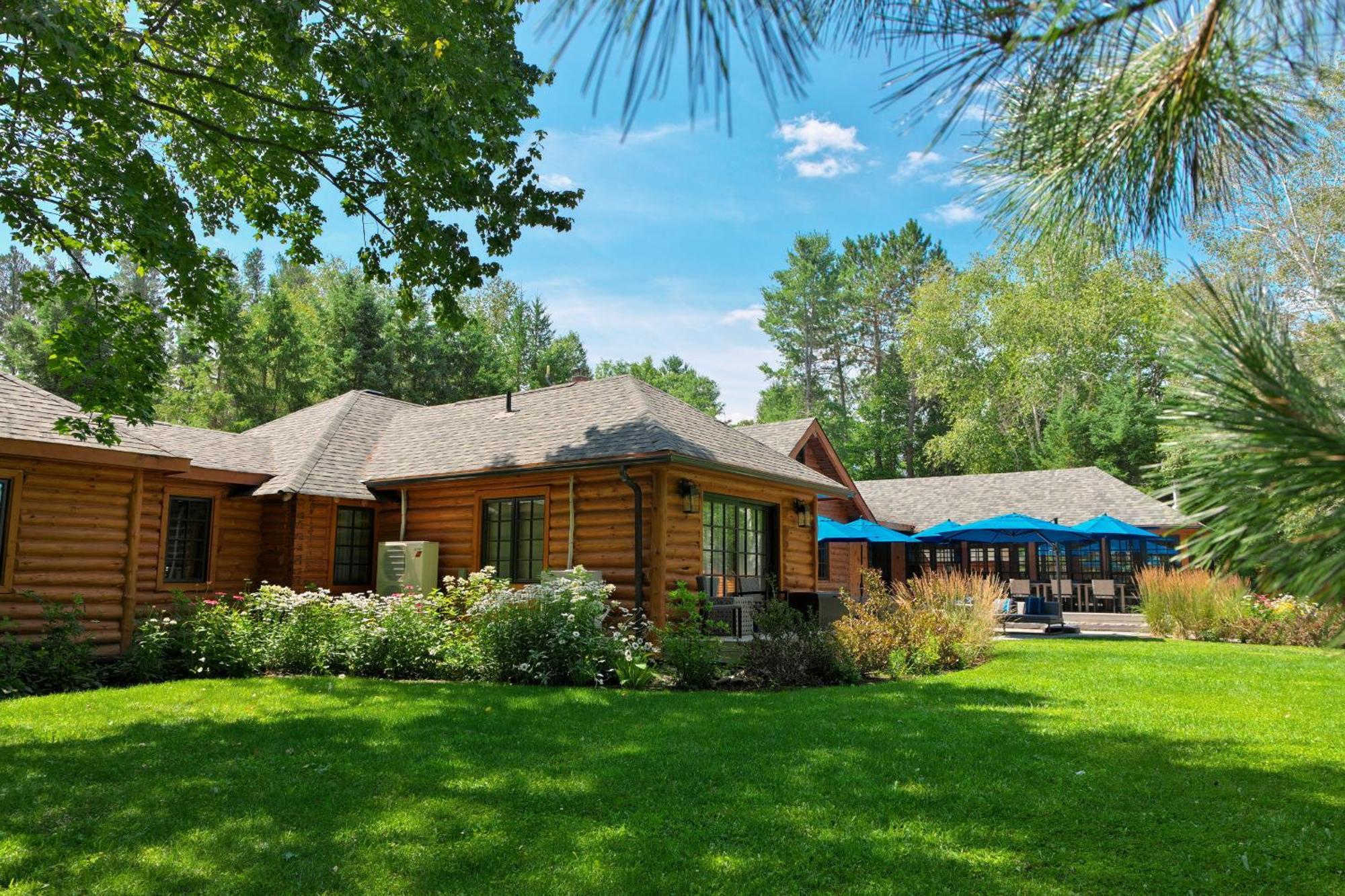 Haliburton Post House Minden Exterior foto